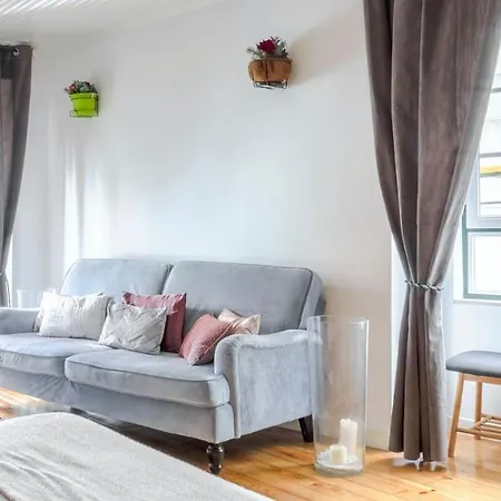 Plum Guide - Steplock Apartment Lisbon